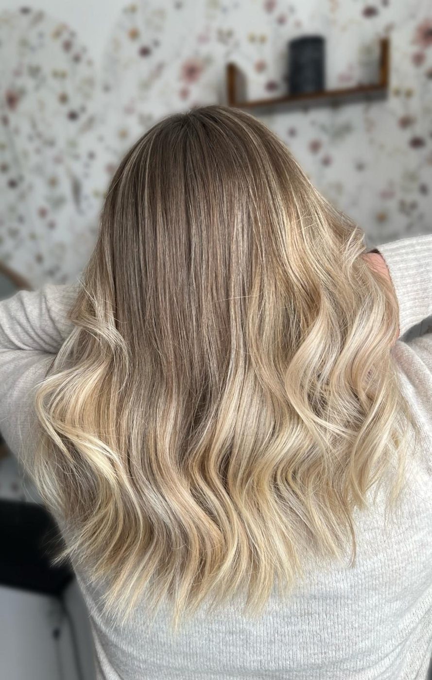 Style et coloration réalisés au salon EL SOLÉ, Instagram